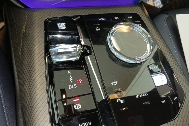 Used BMW X3 2025 xDrive30L Luxury Edition M Sport Package Gear Lever