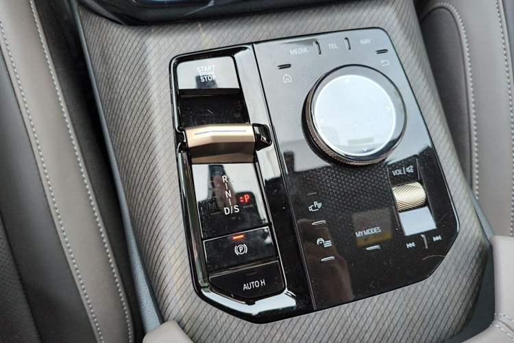 Used BMW X3 2025 Model, Facelifted xDrive25L Luxury Package Gear Lever