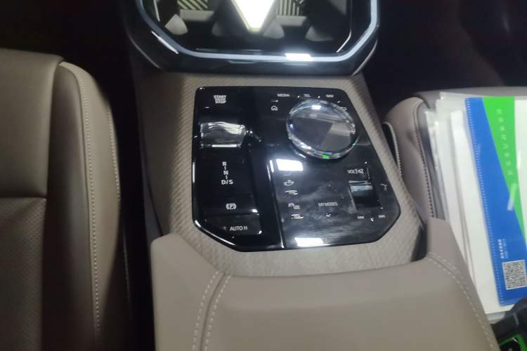 Used BMW X3 2025 xDrive30L Luxury Edition M Sport Package Gear Lever