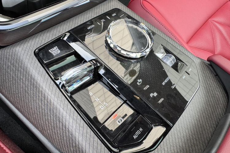 Used BMW X3 2025 xDrive30L Luxury Edition M Sport Package Gear Lever