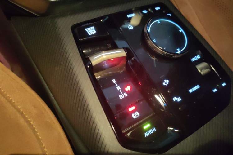 Used BMW X3 2025 xDrive25L Luxury Package Gear Lever