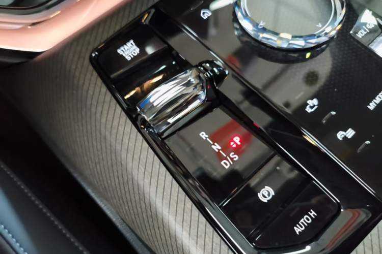 Used BMW X3 2025 xDrive30L Luxury Edition M Sport Package Gear Lever
