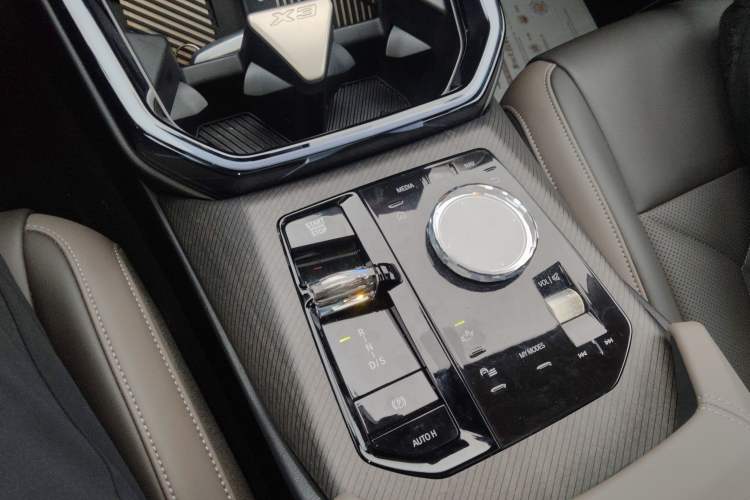 Used BMW X3 2025 xDrive30L Luxury Edition M Sport Package Gear Lever