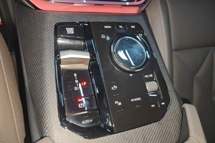 Used BMW X3 2025 Model, Facelifted xDrive25L Luxury Package Gear Lever