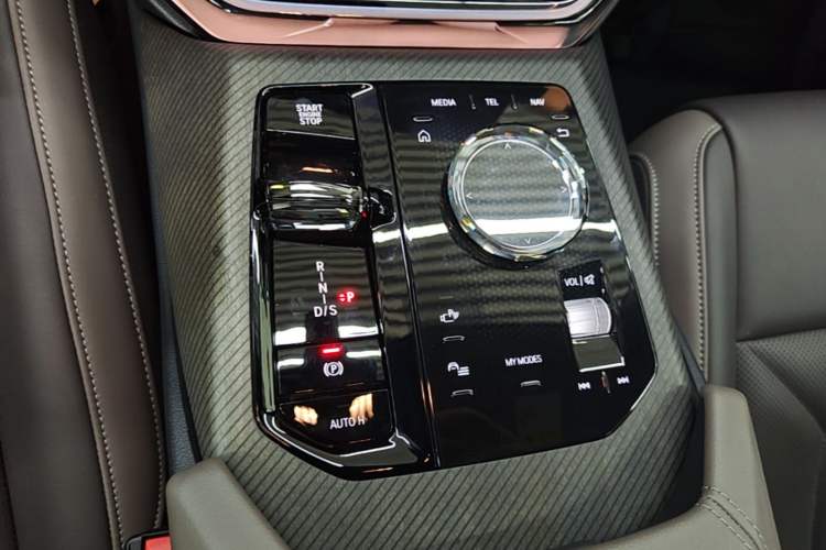 Used BMW X3 2025 xDrive30L Luxury Edition M Sport Package Gear Lever