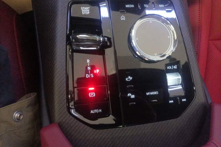 Used BMW X3 2025 xDrive30L Luxury Edition M Sport Package Gear Lever