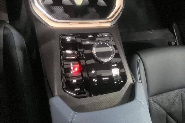 Used BMW X3 2025 xDrive30L Luxury Edition M Sport Package Gear Lever