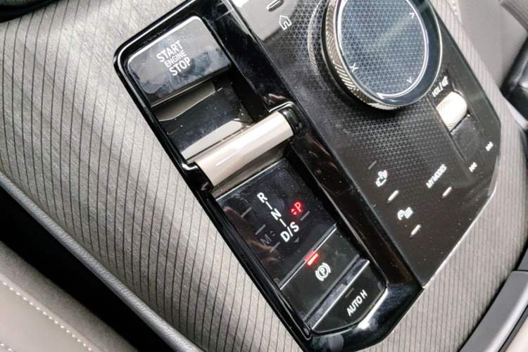 Used BMW X3 2025 xDrive25L Luxury Package Gear Lever