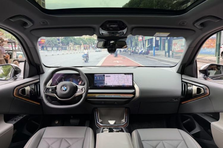 Used BMW X3 2025 xDrive25L Luxury Package Interior 1