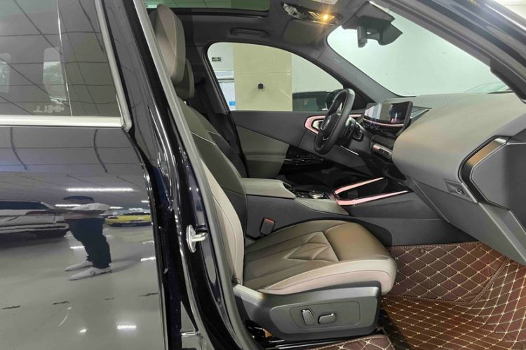 Used BMW X3 2025 xDrive25L Luxury Package Interior 15