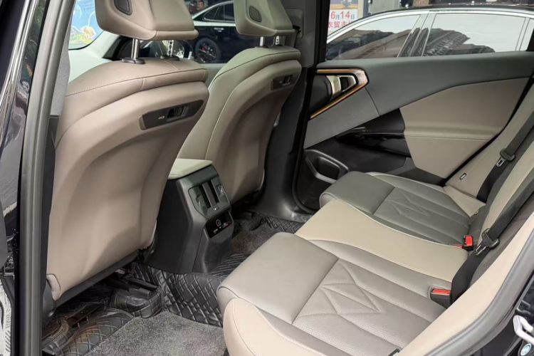 Used BMW X3 2025 xDrive25L Luxury Package Interior 3