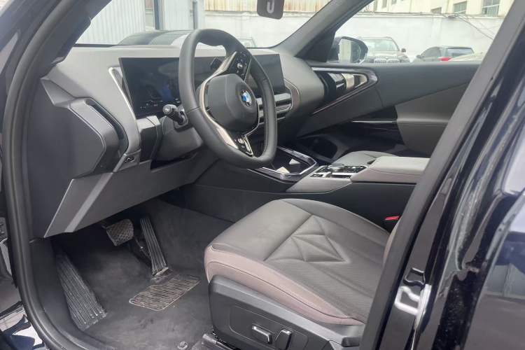 Used BMW X3 2025 xDrive25L Luxury Package Interior 3