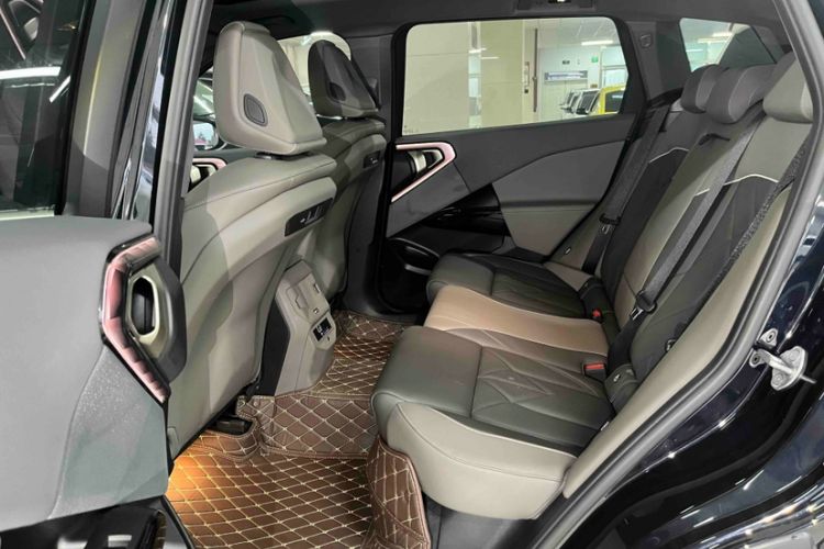 Used BMW X3 2025 xDrive25L Luxury Package Interior 4