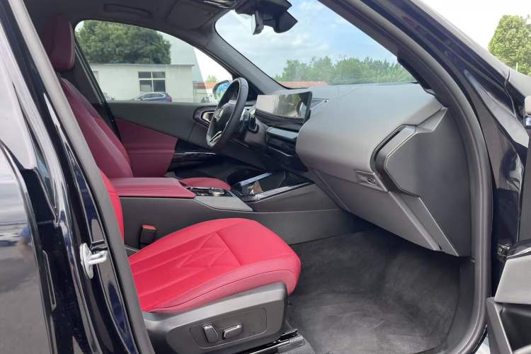 Used BMW X3 2025 xDrive30L Leading Model M Sport Package Interior 9