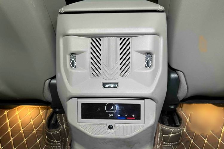Used BMW X3 2025 xDrive25L Luxury Package Interior 9