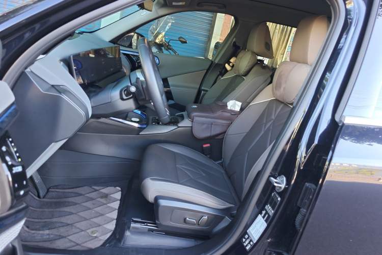 Used BMW X3 2025 xDrive30L Leading Model M Sport Package Left Front Seat