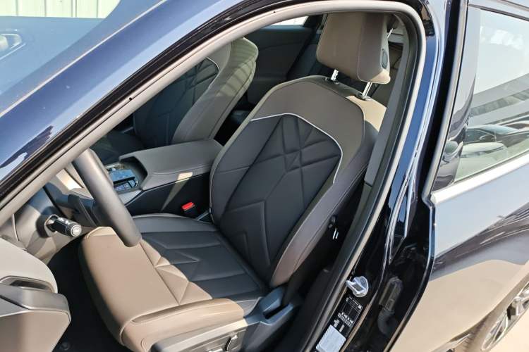 Used BMW X3 2025 xDrive30L Luxury Edition M Sport Package Left Front Seat