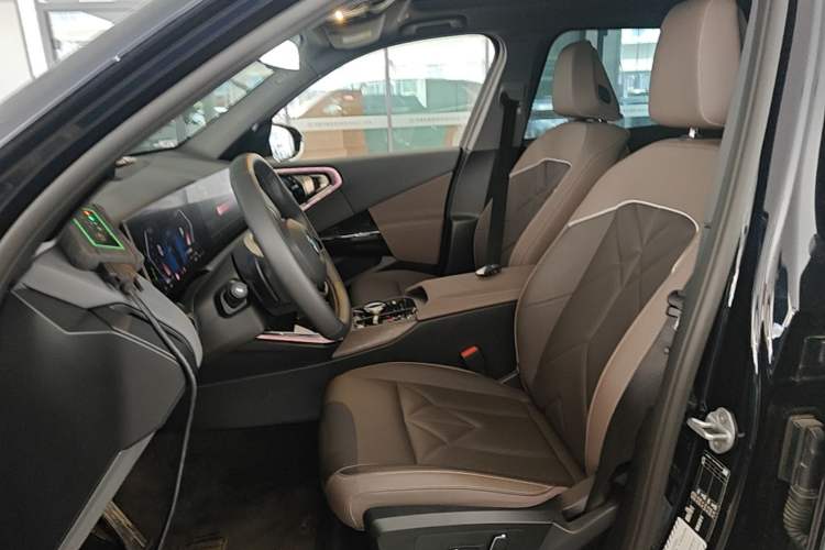 Used BMW X3 2025 xDrive25L Luxury Package Left Front Seat