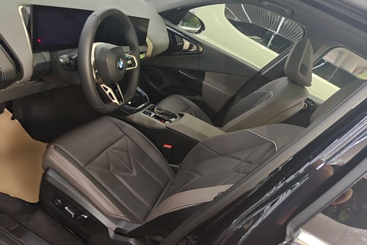 Used BMW X3 2025 xDrive30L Luxury Edition M Sport Package Left Front Seat