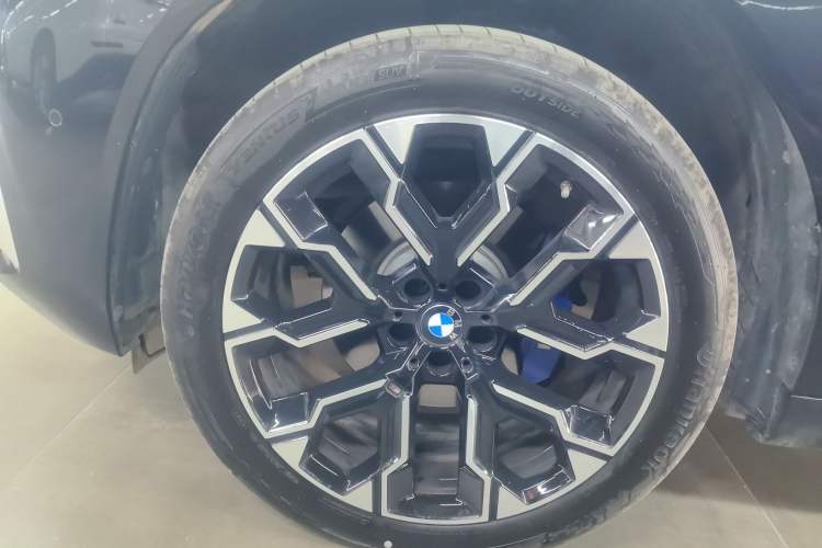 Used BMW X3 2025 xDrive30L Luxury Edition M Sport Package Left Front Wheel Hub