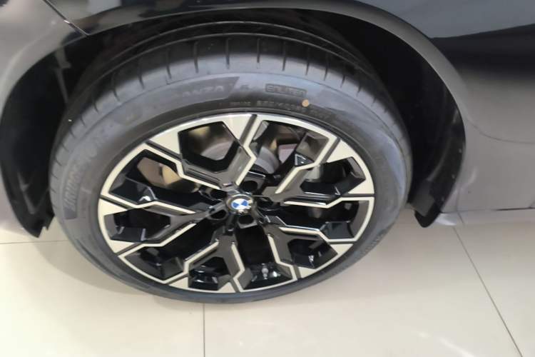 Used BMW X3 2025 Model, xDrive30L Leading M Sport Night Package Left Front Wheel Hub