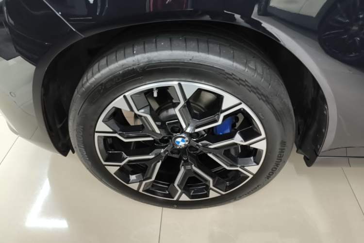 Used BMW X3 2025 xDrive30L Luxury Edition M Sport Package Left Front Wheel Hub