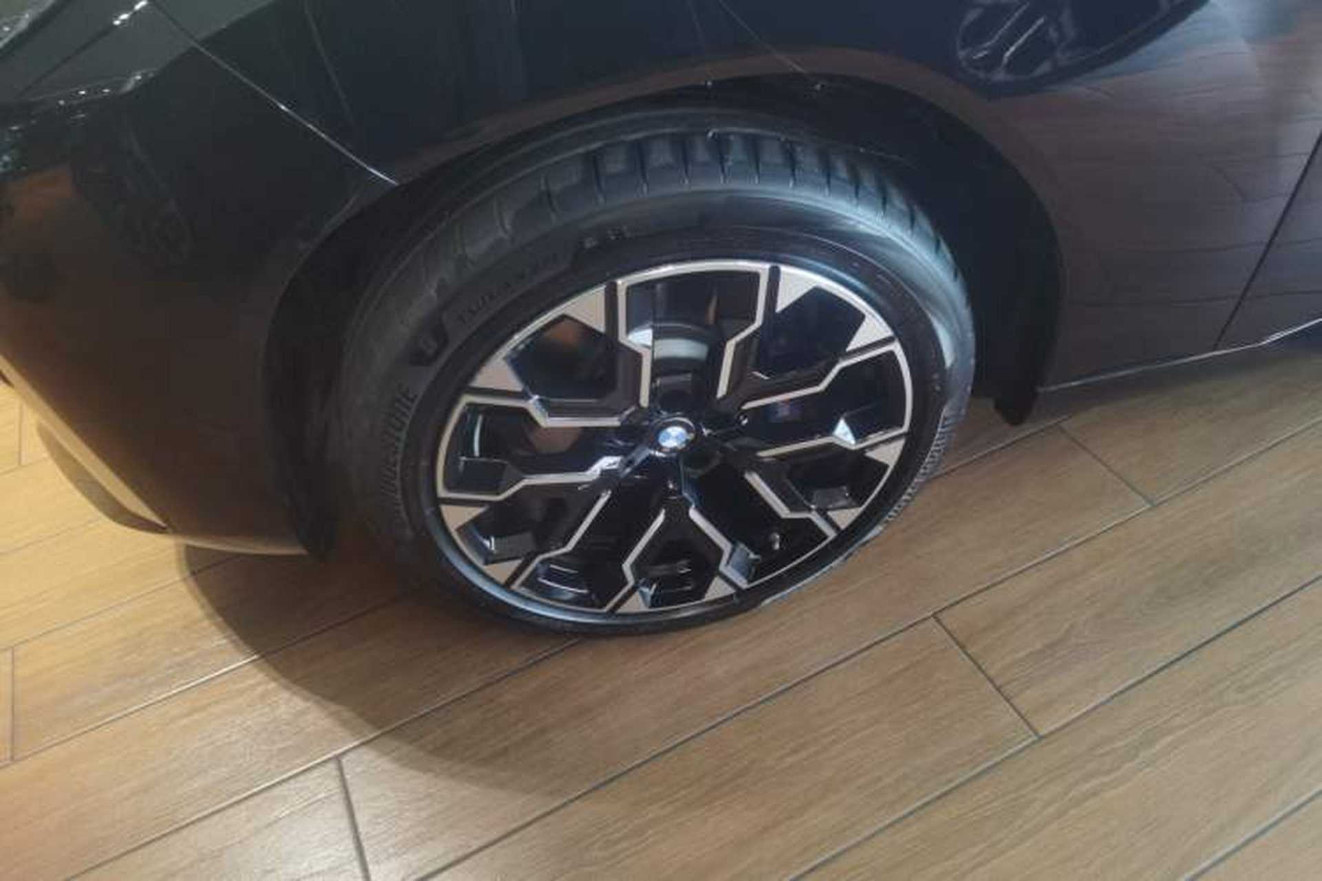 Used BMW X3 2025 xDrive30L Luxury Edition M Sport Package Left Front Wheel Hub