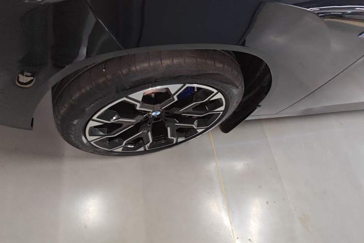 Used BMW X3 2025 xDrive30L Leading Model M Sport Package Left Front Wheel Hub