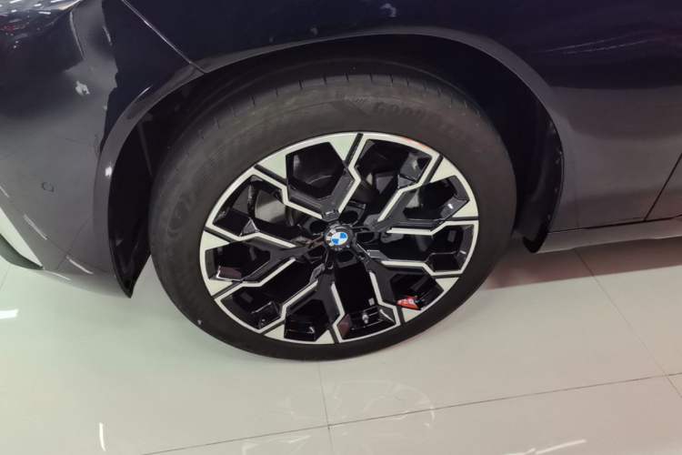 Used BMW X3 2025 xDrive30L Leading Model M Sport Package Left Front Wheel Hub