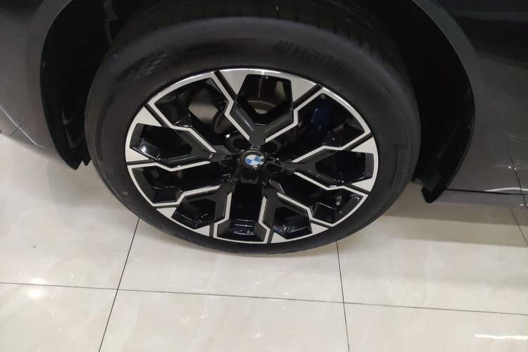 Used BMW X3 2025 xDrive30L Luxury Edition M Sport Package Left Front Wheel Hub