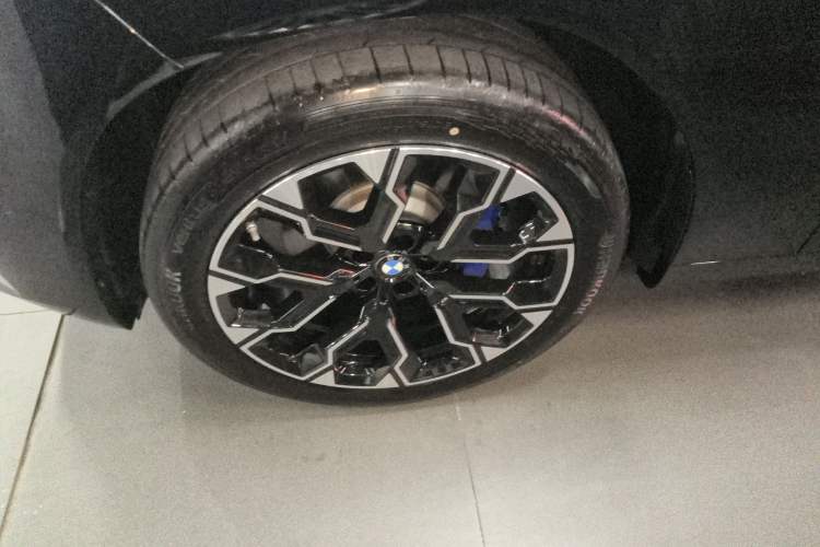 Used BMW X3 2025 xDrive30L Luxury Edition M Sport Package Left Front Wheel Hub