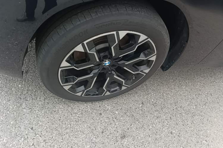 Used BMW X3 2025 xDrive30L Luxury Edition M Sport Package Left Front Wheel Hub