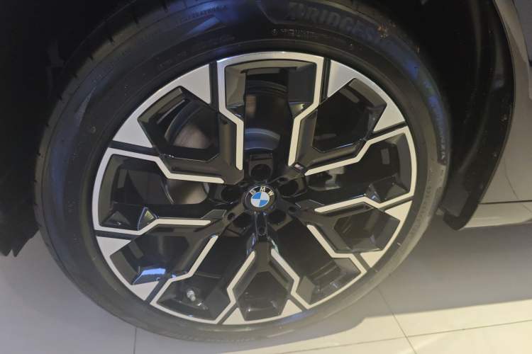 Used BMW X3 2025 xDrive30L Leading Model M Sport Package Left Front Wheel Hub