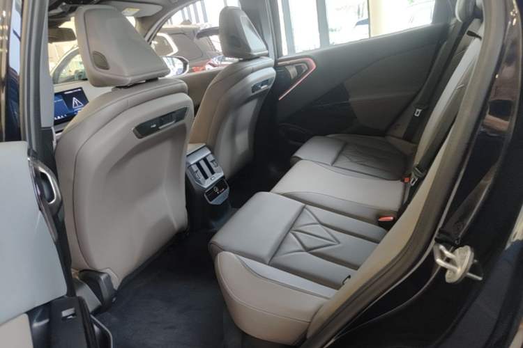 Used BMW X3 2025 xDrive30L Luxury Edition M Sport Package Left Rear Seat