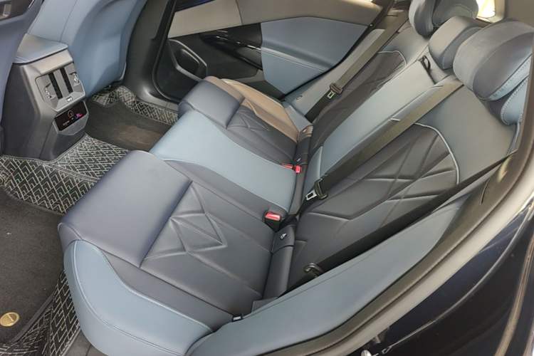 Used BMW X3 2025 xDrive30L Luxury Edition M Sport Package Left Rear Seat