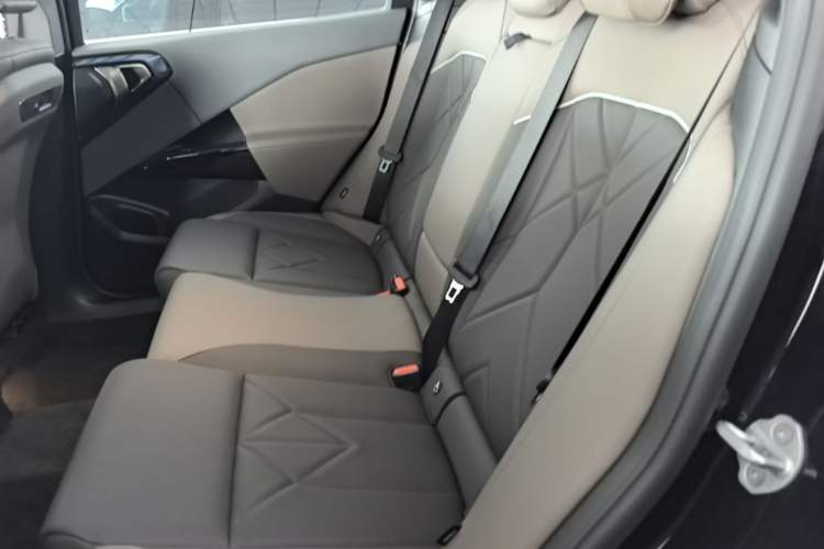 Used BMW X3 2025 xDrive25L Luxury Package Left Rear Seat