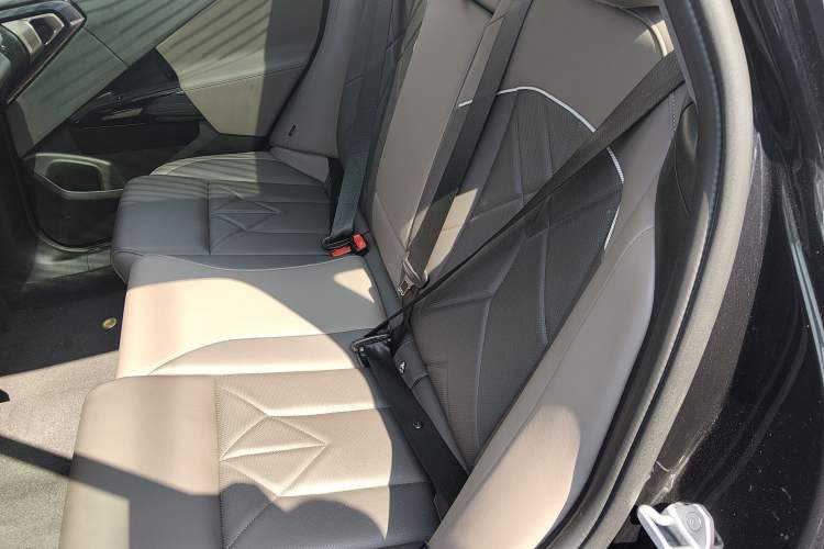 Used BMW X3 2025 xDrive30L Luxury Edition M Sport Package Left Rear Seat