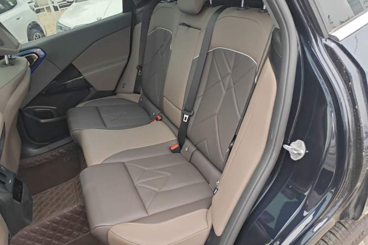 Used BMW X3 2025 xDrive25L Luxury Package Left Rear Seat