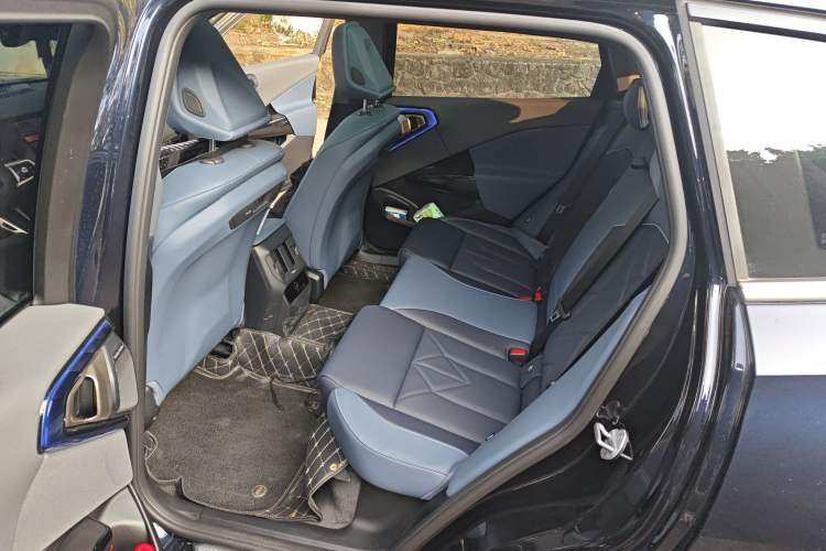 Used BMW X3 2025 xDrive30L Leading Model M Sport Package Left Rear Seat