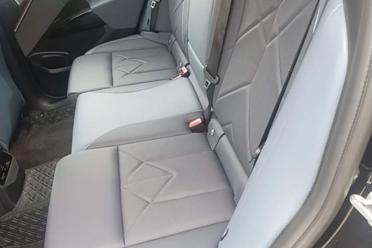 Used BMW X3 2025 xDrive30L Luxury Edition M Sport Package Left Rear Seat