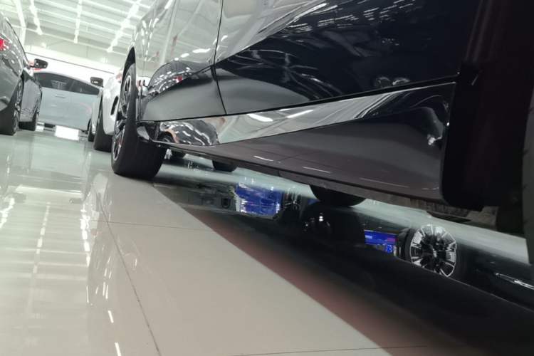 Used BMW X3 2025 xDrive30L Leading Model M Sport Package Left Side Sill