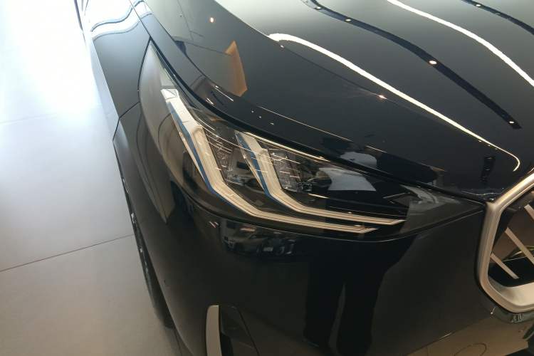 Used BMW X3 2025 xDrive30L Luxury Edition M Sport Package Right Front Headlight