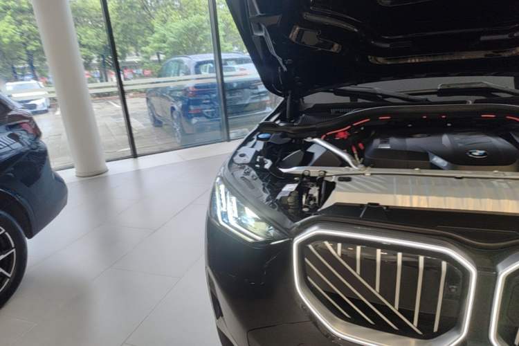 Used BMW X3 2025 xDrive30L Luxury Edition M Sport Package Right Front Headlight