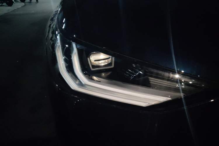 Used BMW X3 2025 Model, xDrive30L Leading M Sport Night Package Right Front Headlight