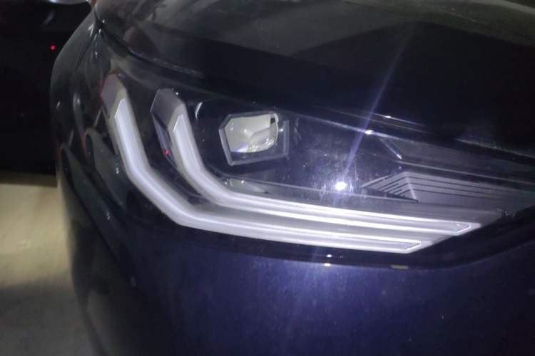 Used BMW X3 2025 xDrive25L Luxury Package Right Front Headlight