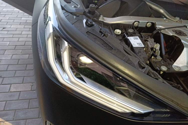 Used BMW X3 2025 xDrive25L Luxury Package Right Front Headlight