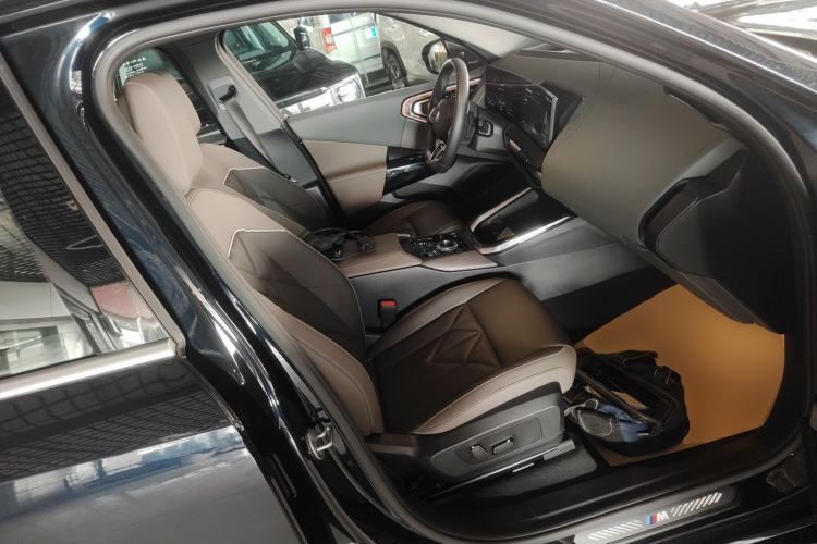 Used BMW X3 2025 xDrive30L Luxury Edition M Sport Package Right Front Seat