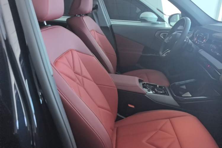 Used BMW X3 2025 xDrive30L Leading Model M Sport Package Right Front Seat