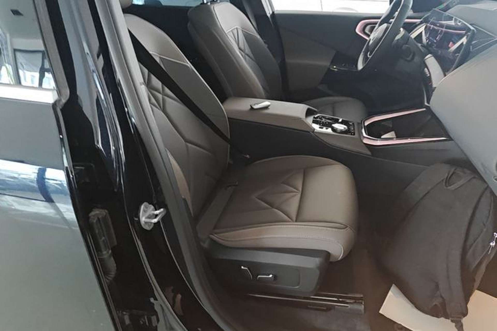 Used BMW X3 2025 xDrive25L Luxury Package Right Front Seat