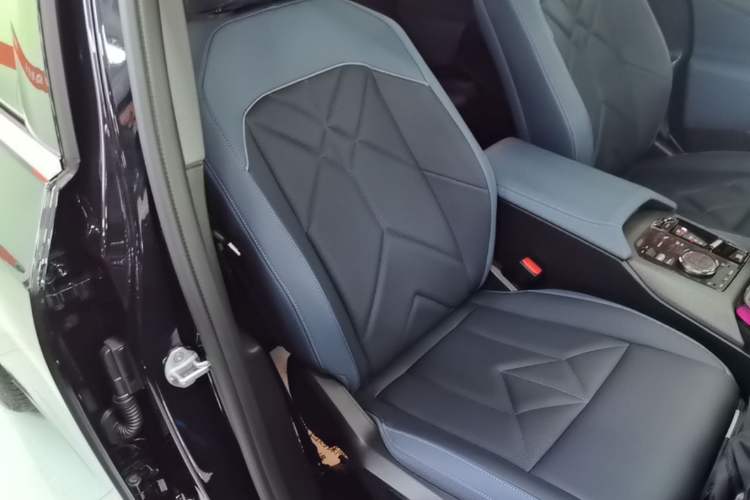 Used BMW X3 2025 xDrive30L Leading Model M Sport Package Right Front Seat